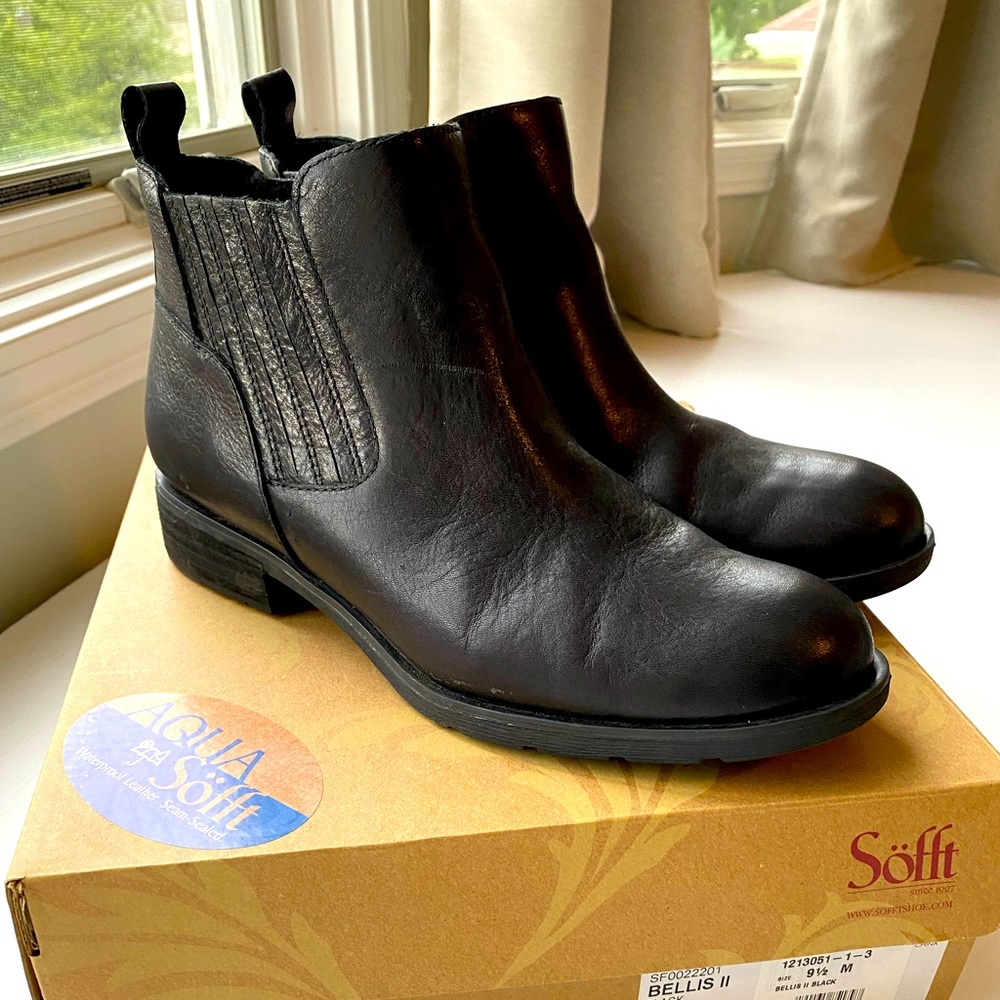 Sofft black Chelsea boots